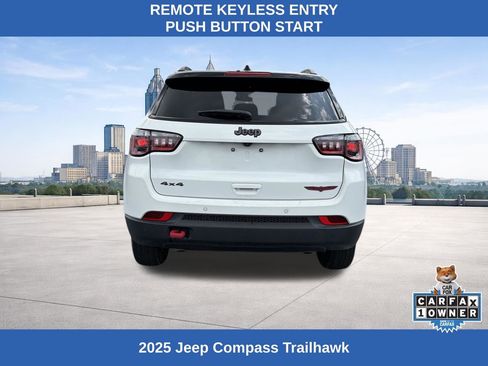 Used 2025 Jeep Compass Trailhawk AWD/4WD image 4