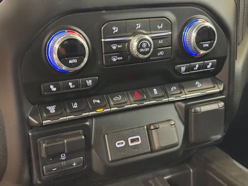 Used 2023 GMC Sierra 2500 AT4 w/ AT4 Preferred Package AWD/4WD image 38