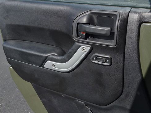 Used 2016 Jeep Wrangler Unlimited Sahara w/ Connectivity Group image 27