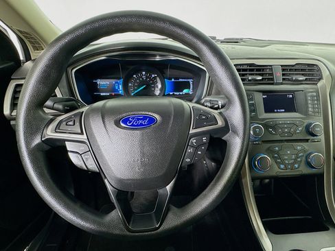Used 2017 Ford Fusion SE FWD image 11