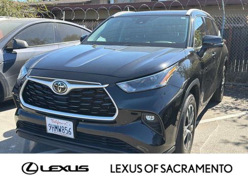 Used 2022 Toyota Highlander XLE FWD image 1