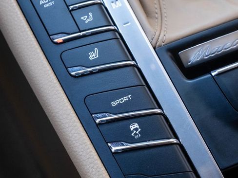 Used 2015 Porsche Macan S w/ Infotainment Package image 23