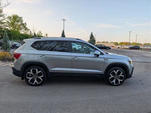 Certified 2023 Volkswagen Taos SEL AWD/4WD image 6