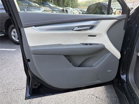 Used 2022 Cadillac XT5 Premium Luxury FWD image 9