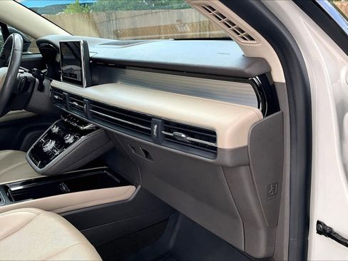 Used 2021 Lincoln Corsair FWD w/ Premium Package image 17