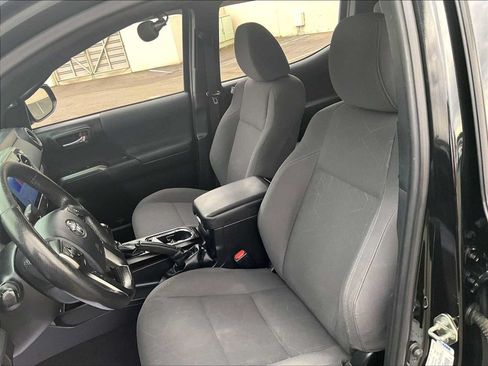 Used 2018 Toyota Tacoma TRD Off-Road w/ Technology Package AWD/4WD image 27