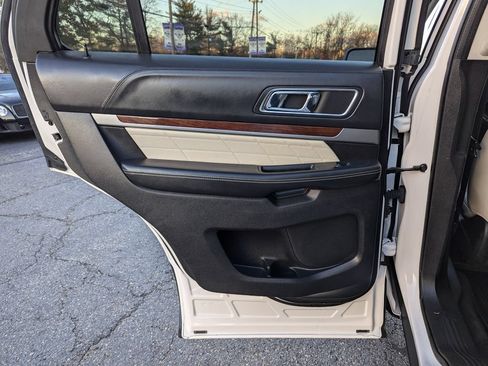 Used 2018 Ford Explorer Platinum AWD/4WD image 35