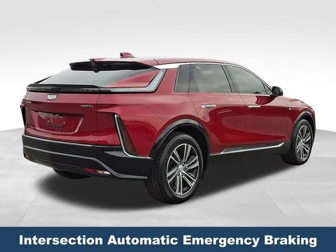 Used 2024 Cadillac Lyriq Luxury AWD/4WD image 7