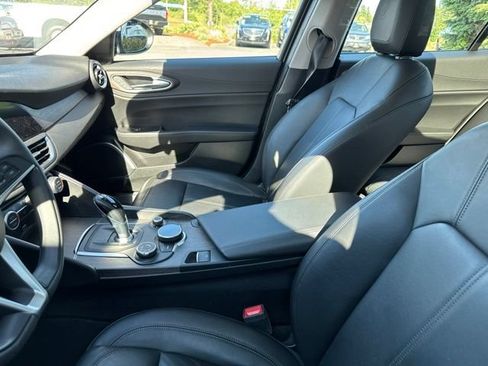 Used 2017 Alfa Romeo Giulia Ti AWD/4WD image 4