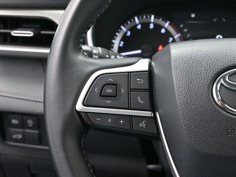 Used 2023 Toyota Highlander XLE image 16