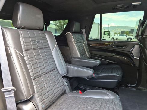 Used 2024 Cadillac Escalade Sport Platinum w/ LPO, ONYX Package AWD/4WD image 28