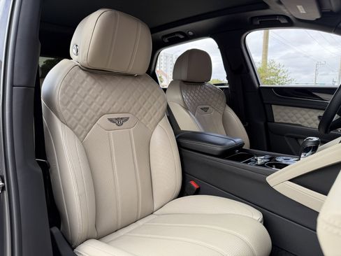 Used 2021 Bentley Bentayga V8 image 15