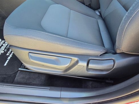 Used 2025 Kia Niro LX FWD image 17