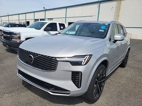 Used 2025 Volvo XC90 T8 Ultra image 2