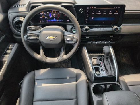 Used 2024 Chevrolet Colorado W/T RWD image 31
