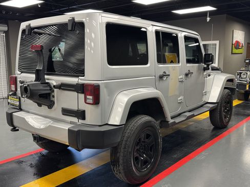 Used 2012 Jeep Wrangler Unlimited Sahara w/ Connectivity Group image 6