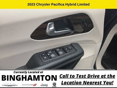Used 2023 Chrysler Pacifica Limited FWD image 15