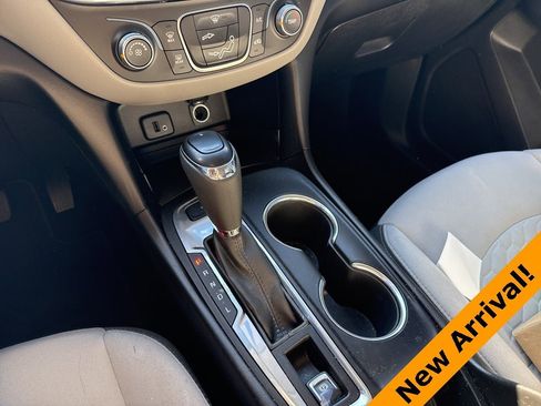 Used 2018 Chevrolet Equinox LS image 19