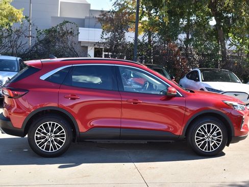 Used 2024 Ford Escape SE image 6