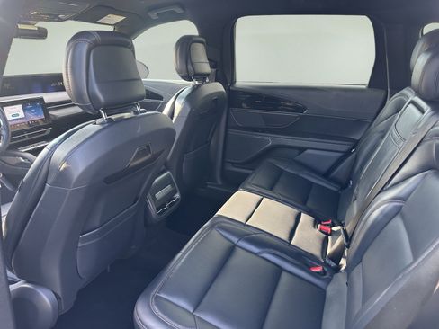 Used 2024 Lincoln Nautilus Premier w/ Jet Appearance Package image 10