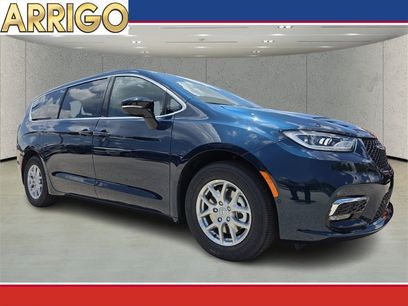 New 2025 Chrysler Pacifica Select