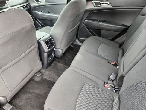 Used 2026 Kia Sportage LX image 9