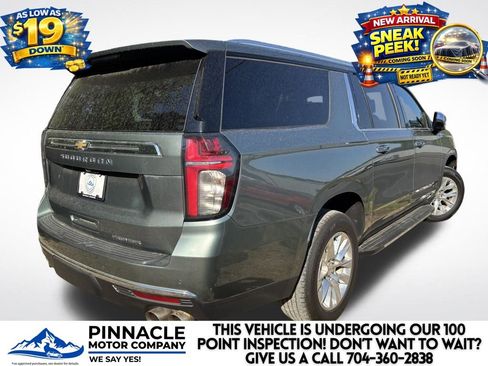 Used 2024 Chevrolet Suburban Premier AWD/4WD image 4
