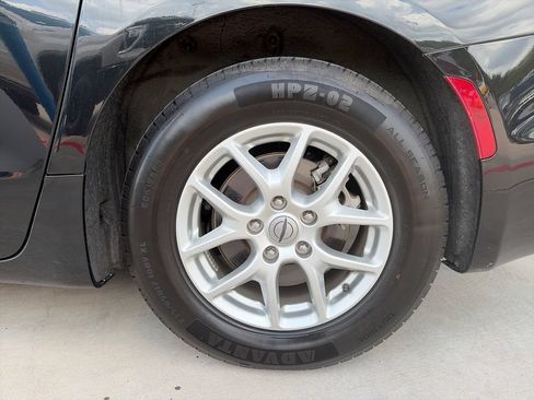 Used 2023 Chrysler Pacifica Touring-L FWD image 34