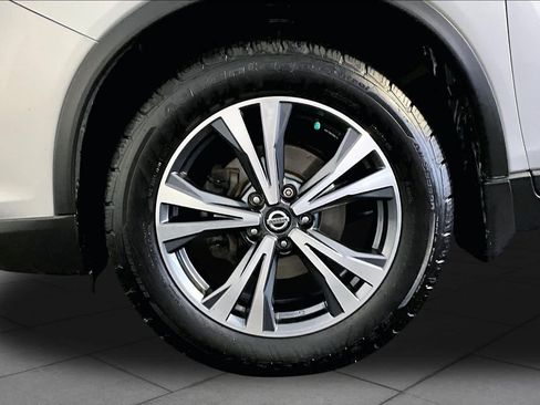 Used 2019 Nissan Rogue SV w/ Premium Package AWD/4WD image 11