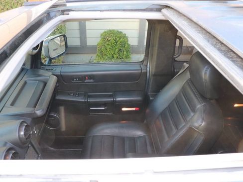 Used 2005 HUMMER H2 w/ Preferred Equipment Group image 29