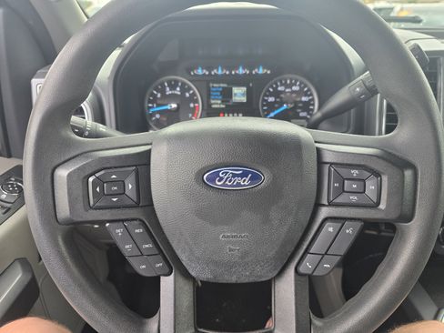 Used 2022 Ford F250 XLT w/ Black Appearance Package image 11