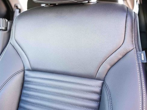 New 2026 Land Rover Discovery S image 24