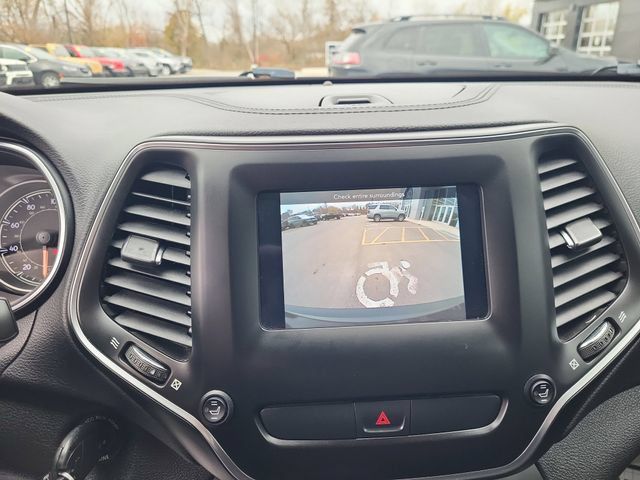 Used 2019 Jeep Cherokee Latitude w/ Popular Appearance Group AWD/4WD image 7