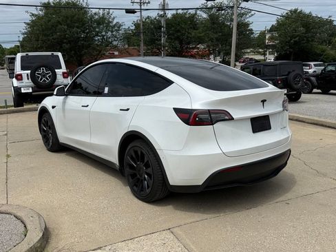 Used 2024 Tesla Model Y Long Range AWD/4WD image 8