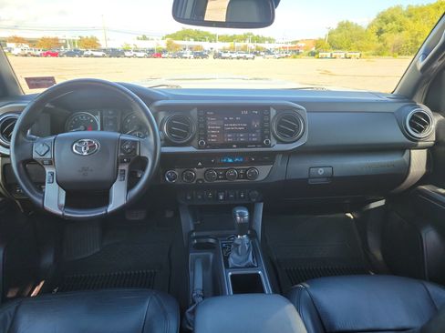 Used 2021 Toyota Tacoma TRD Sport w/ TRD Premium Sport Package AWD/4WD image 18
