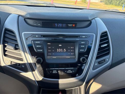 Used 2016 Hyundai Elantra SE w/ Option Group 02 FWD image 13