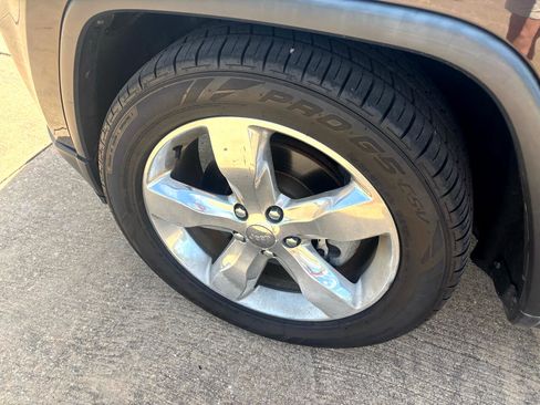 Used 2011 Jeep Grand Cherokee Overland Summit image 25