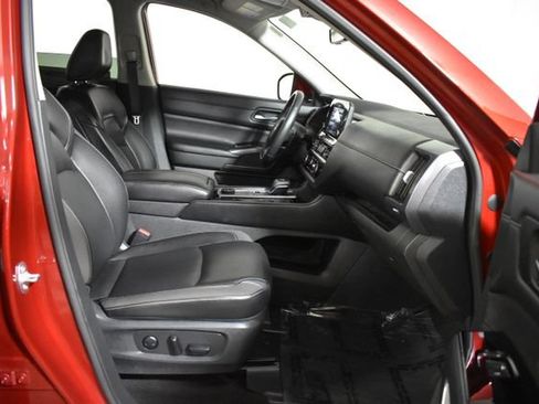 Used 2024 Nissan Pathfinder SL AWD/4WD image 39