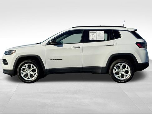 Used 2024 Jeep Compass Latitude AWD/4WD image 4
