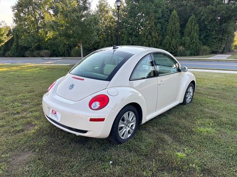Used 2009 Volkswagen Beetle S image 6