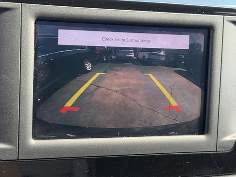 Used 2022 Chrysler Voyager LX FWD image 25