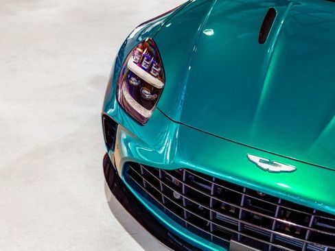 Used 2025 Aston Martin V8 Vantage Coupe RWD image 10