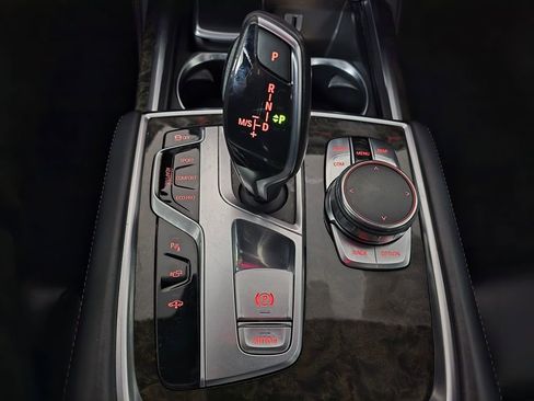 Used 2016 BMW 750i xDrive image 32