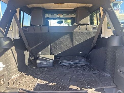 Used 2017 Jeep Wrangler Unlimited Sahara image 12