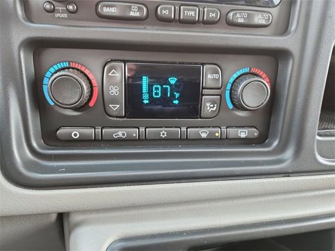 Used 2005 Chevrolet Silverado 2500 LT w/ Heavy-Duty Power Package image 15