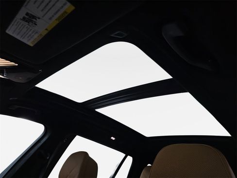 Used 2024 BMW X7 xDrive40i w/ Executive Package image 33