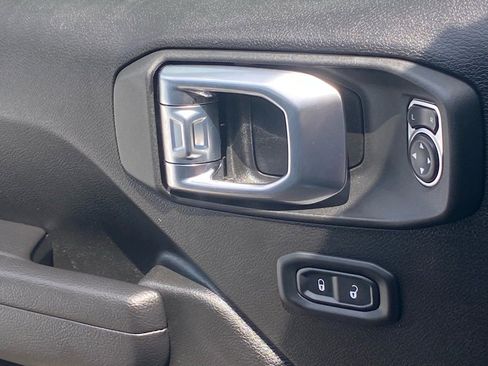 Used 2024 Jeep Wrangler Unlimited w/ Convenience Group image 20