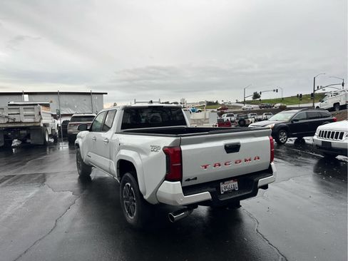 Used 2024 Toyota Tacoma TRD Sport image 7