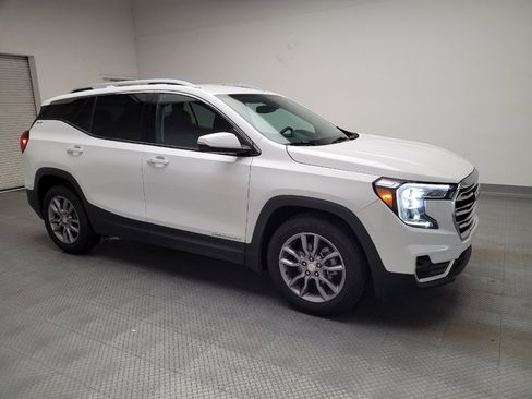 Used 2024 GMC Terrain SLT image 11