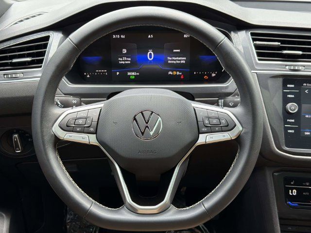 Used 2023 Volkswagen Tiguan SE w/ Panoramic Sunroof Package AWD/4WD image 19